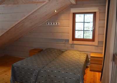 Ylakerran-makuuhuone